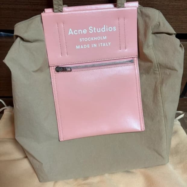 아크네 베이커백 m