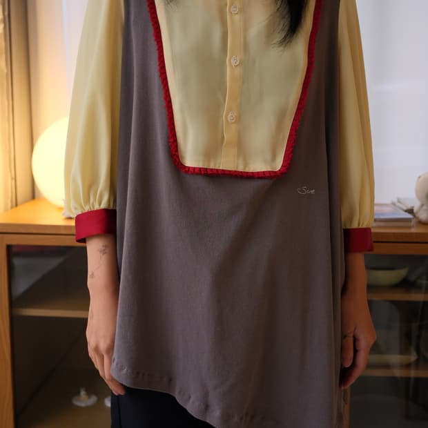 Unbalanced frill shirt 