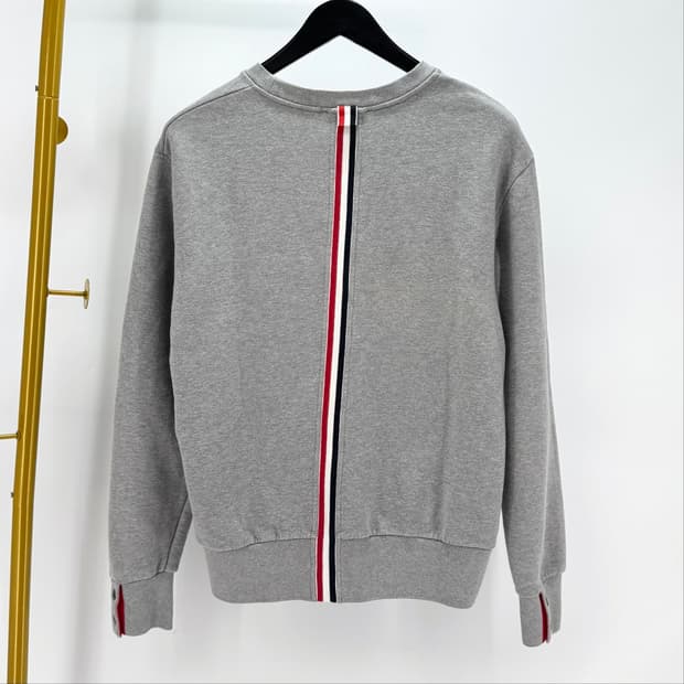 [2사이즈] 톰브라운 백삼선 맨투맨 그레이 (MJT085A)