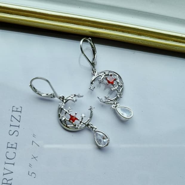 새상품. 핸드메이드 )초승달귀걸이