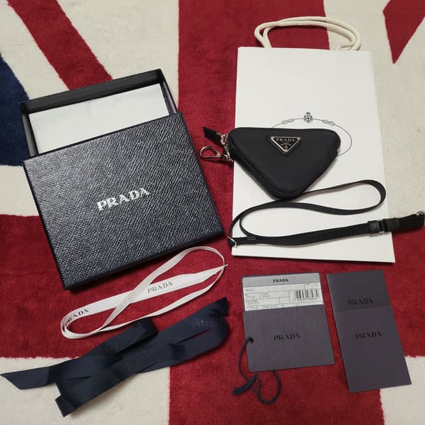 프라다 삼각 파우치 키링 2TT140