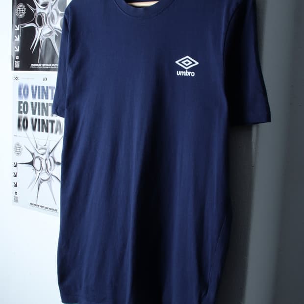 (L-XL) 엄브로 반팔 티셔츠 스몰로고 네이비 스트릿-H30824