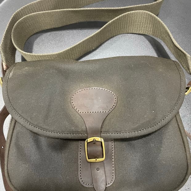 바버 왁스 크로스백 올리브컬러