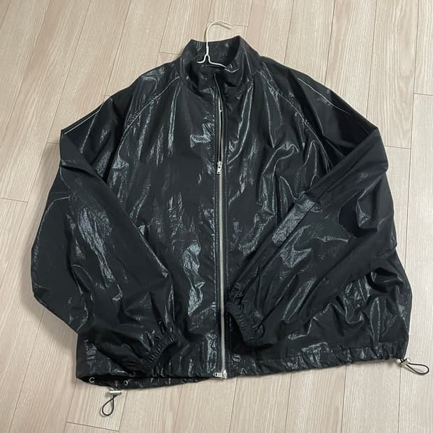 마뗑킴 로고 코팅 점퍼 블랙