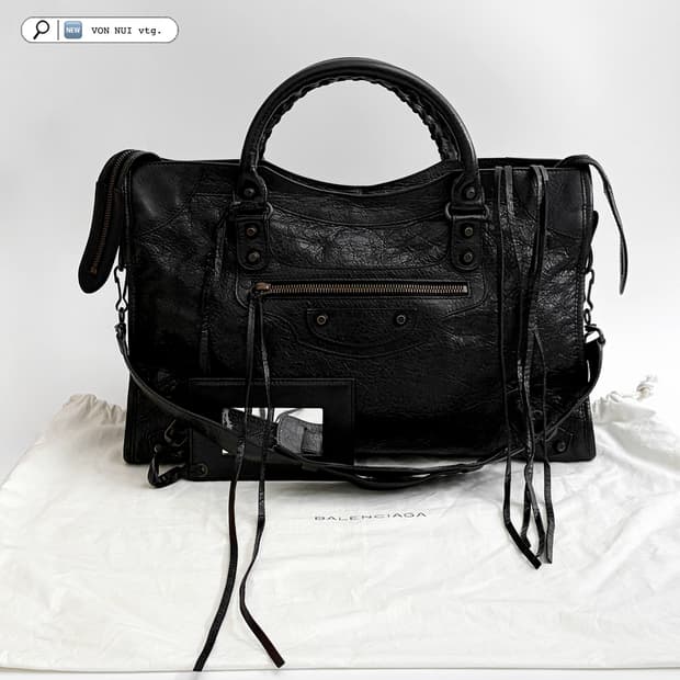 발렌시아가 클래식 시티백 미듐 판매합니다.