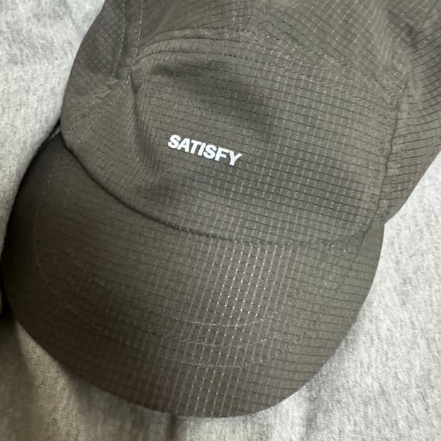 새티스파이 그레이 볼 캡