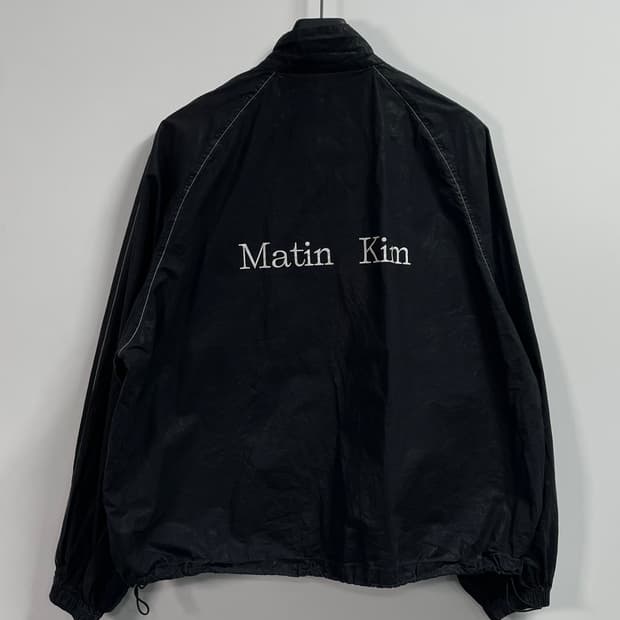 마땡킴 스펠아웃 코팅 바람막이 (on.626)  