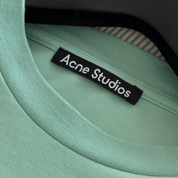 아크네스튜디오 민트 페이스 로고 반팔