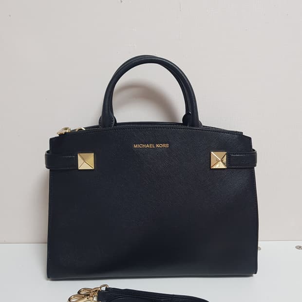 마이클코어스 숄더 겸 토드백 ㅡ거의 새제품 