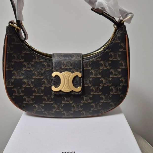 셀린느 트리옹프 아바백 브라운 캔버스 새상품