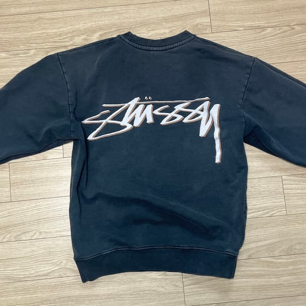 스투시 아워레거시 맨투맨