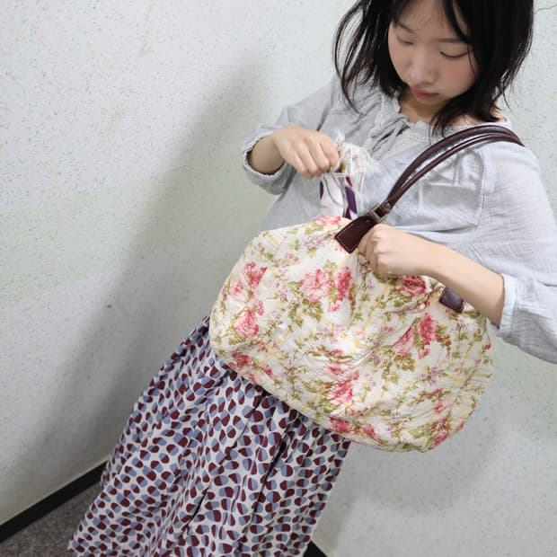 Rose quilted sholder bag