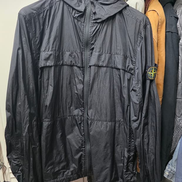 스톤아일랜드 24ss 크링클랩스 바람막이 XL