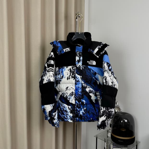 슈프림 x 노스페이스 마운틴 발토로 자켓 블루 화이트 - 17FW