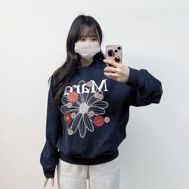 마르디메크르디 플라워 맨투맨 네이비