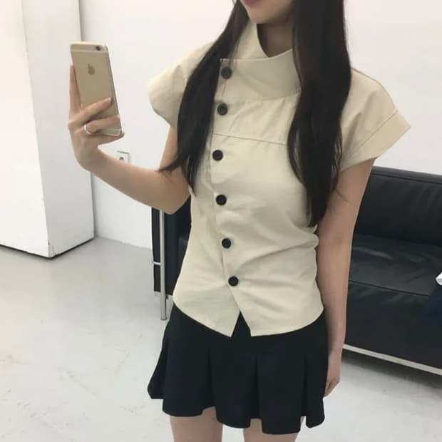 하이넥 버튼 블라우스