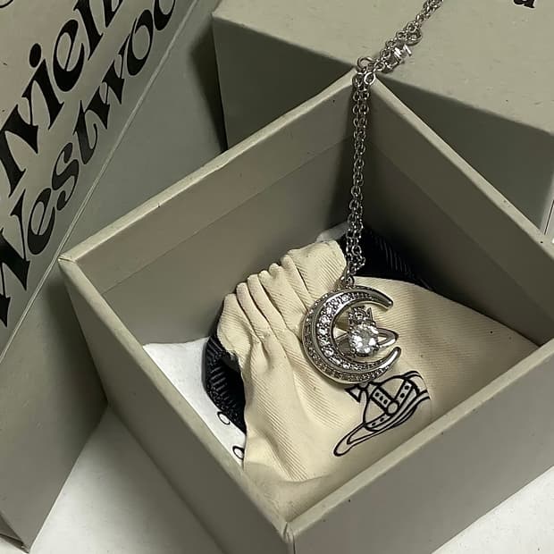 풀박스) 비비안웨스트우드 도리나 달 펜던트 목걸이