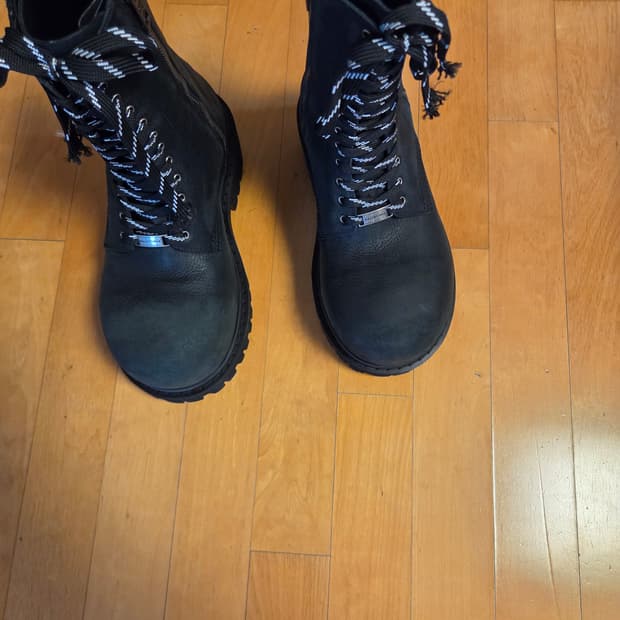 발렌시아가 스톰퍼부츠