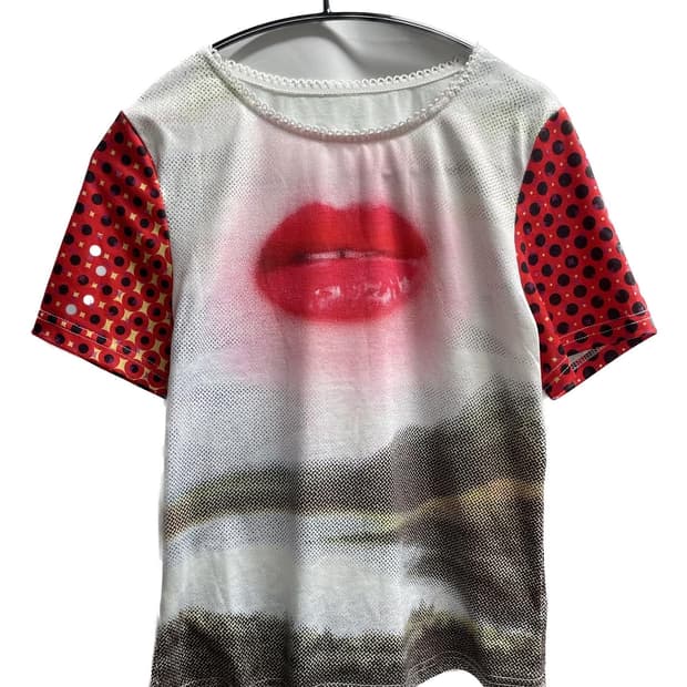 lips tee