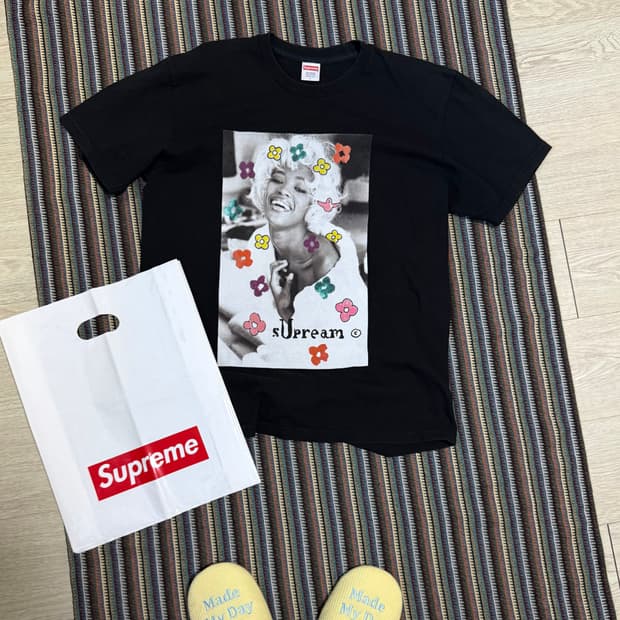 슈프림 나오미 반팔 티셔츠