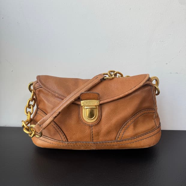 프라다 카우레더 체인 숄더백(정품)