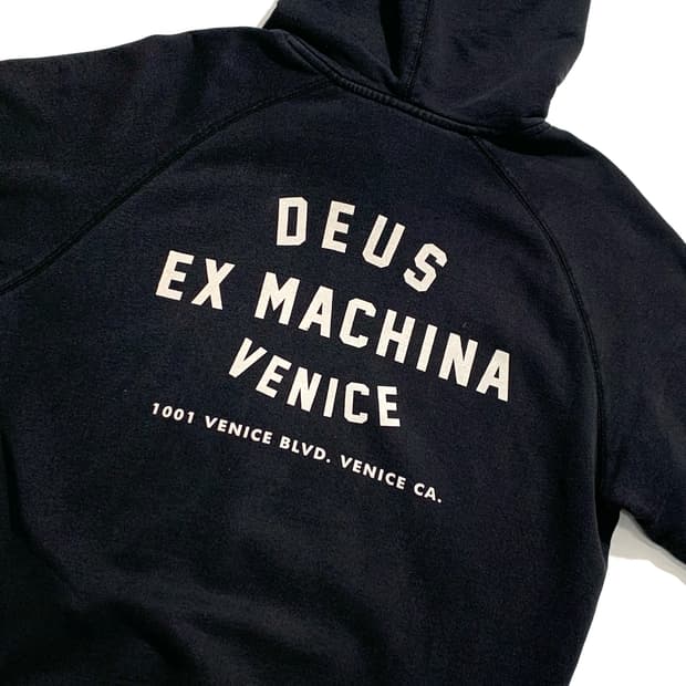 데우스 엑스 마키나 후드티 