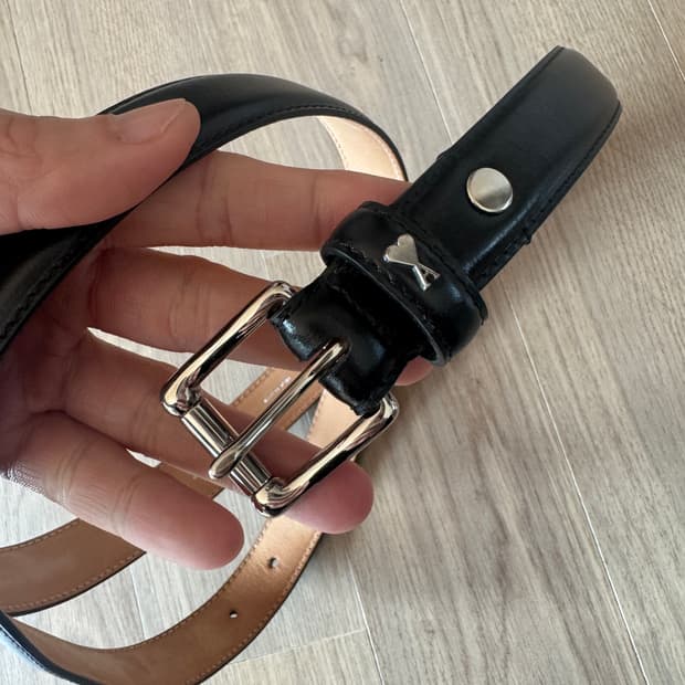 AMI 아미 스몰 로고 2.5cm 벨트 32사이즈 판매