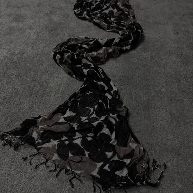 Vintage minimal grunge mood scarf