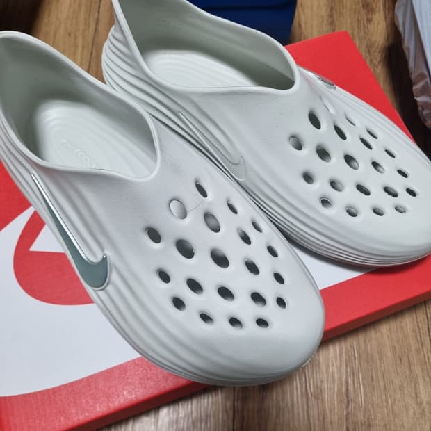 나이키 리액트x리쥬버레이트 260 화이트