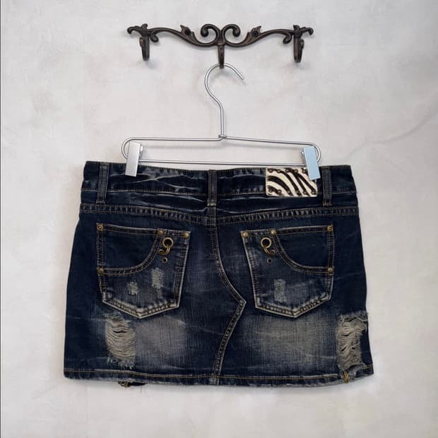 GGPX 피어싱 워싱 데미지 데님 스커트