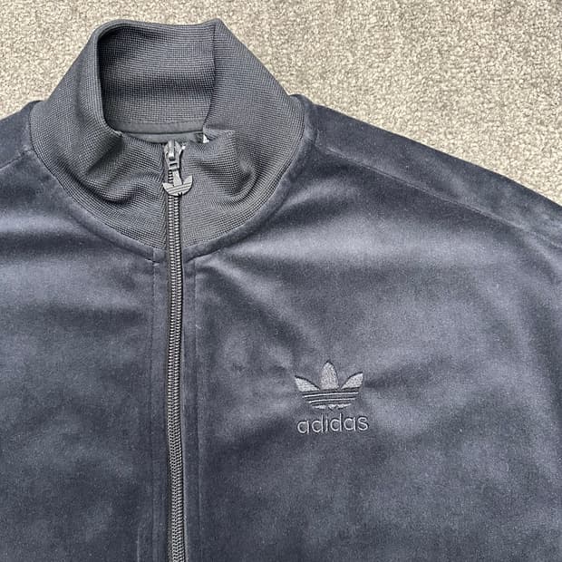 아디다스 벨벳 트랙 탑 블랙 S