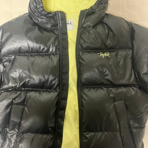 토니호크 패딩 279000원짜리 싸게 팝니다.