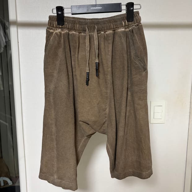 First Aid To The Injured 사루엘 쇼츠