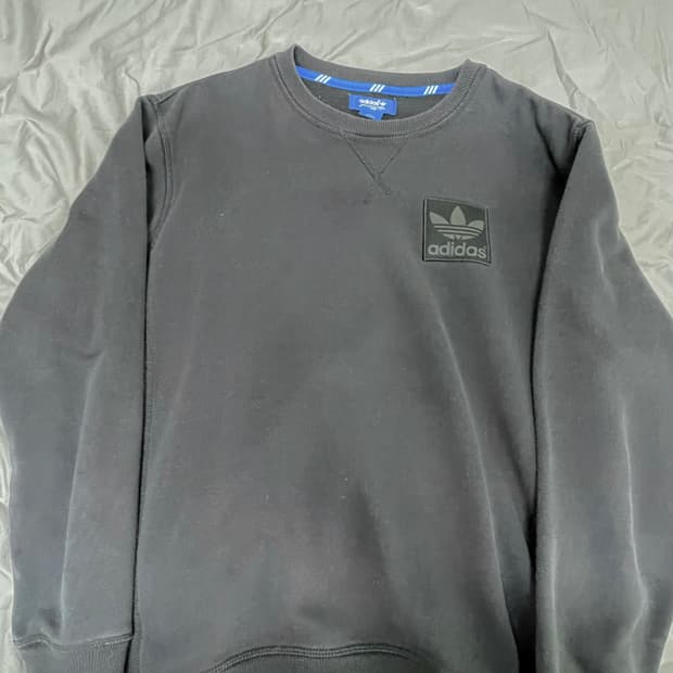 아디다스 오리지널 로고 맨투맨 