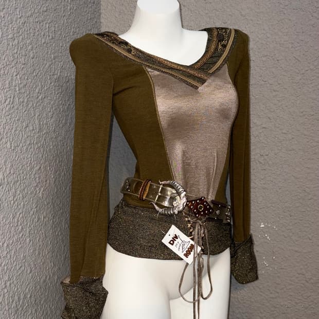 Ozz Angelo 글로시 상의