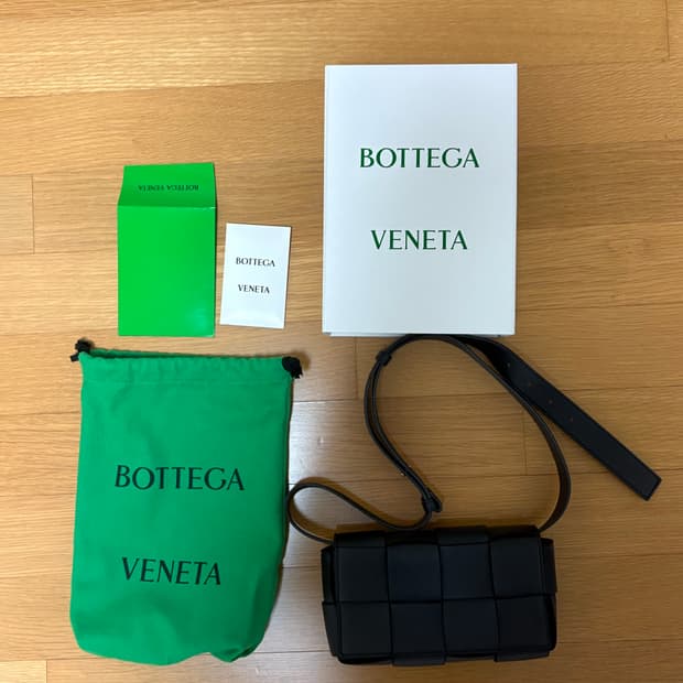 보테가베네타 카세트 벨트백 블랙