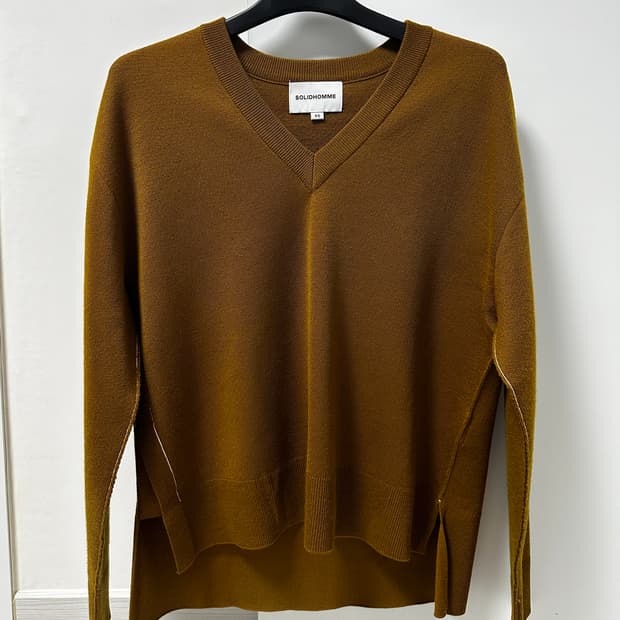 솔리드옴므 오버사이즈 브이넥 니트 