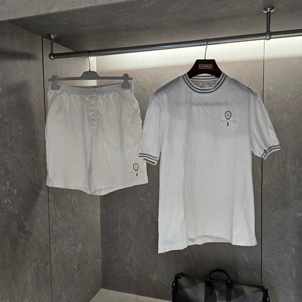 브루넬로 쿠치넬리 테니스로고 배색 셋업