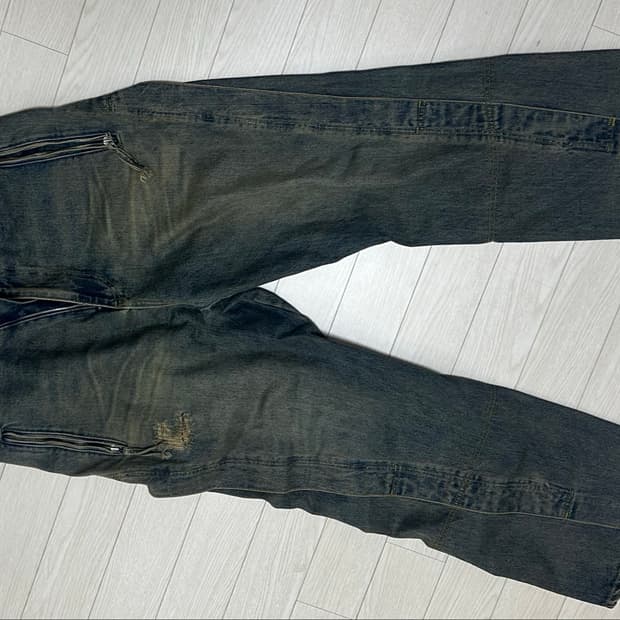 Unisex twisted zipper pocket jeans