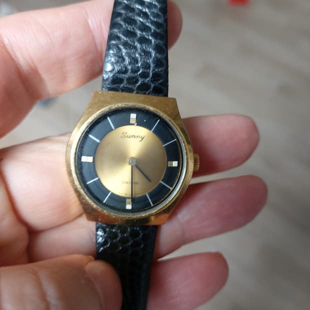 Sunny 금장 여성 손목시계