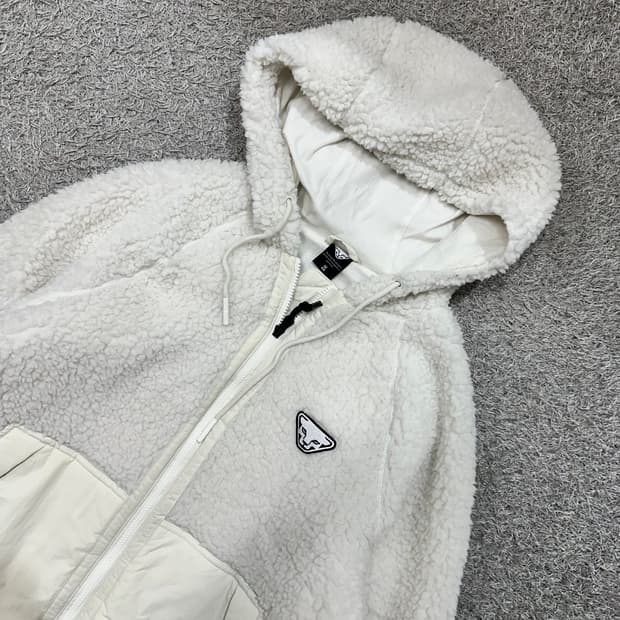 [100] 다이나핏 양털후드집업