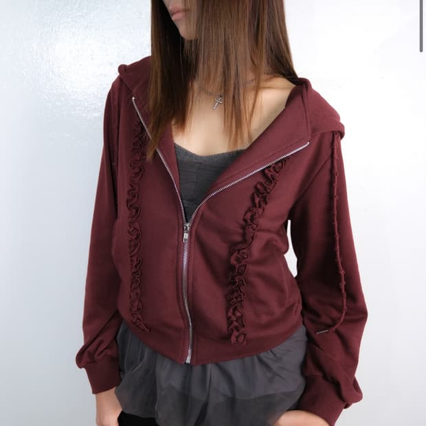 루즈슬립오버 프릴 로고 후디 집업