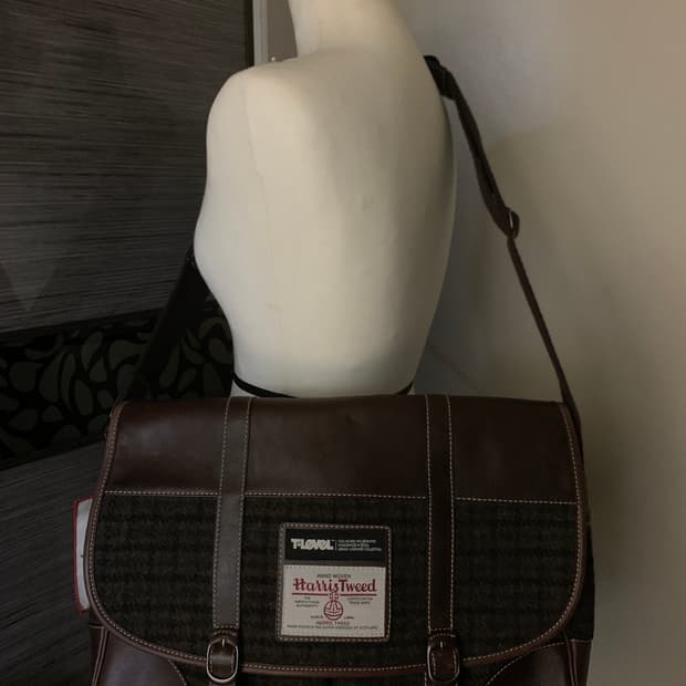 해리스트위드 숄더백
