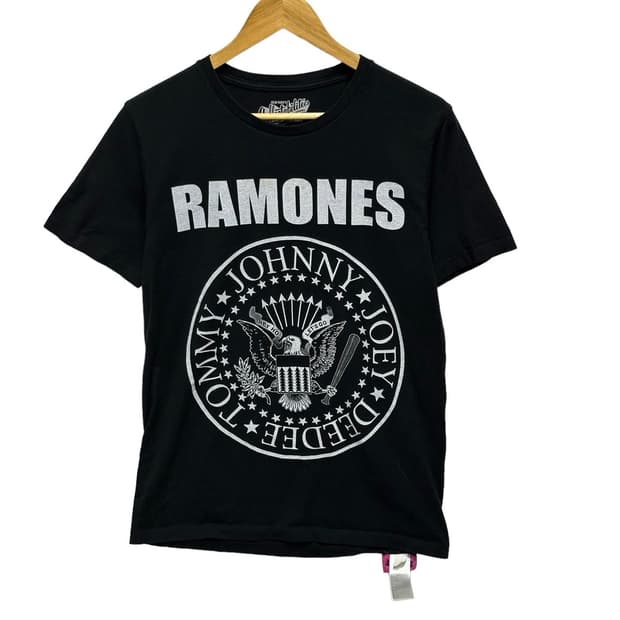 Ramones 1234 band tee