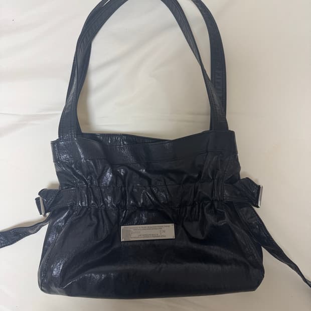 마뗑킴 FAUX LEATHER SEASHELL MINI BAG