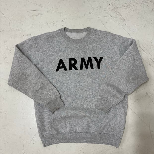 90-00‘s US Army Sweat shirt.