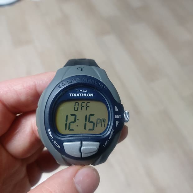 타이맥스 트라이애슬론 회색 디지털 시계