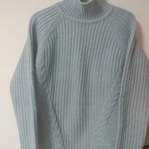언발 터틀넥 꽈배기 골지 니트 하늘색 55 66