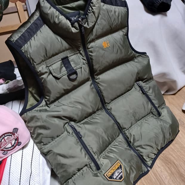 코오롱스포츠 안타티카 올리브 카키 조끼 패딩 자켓