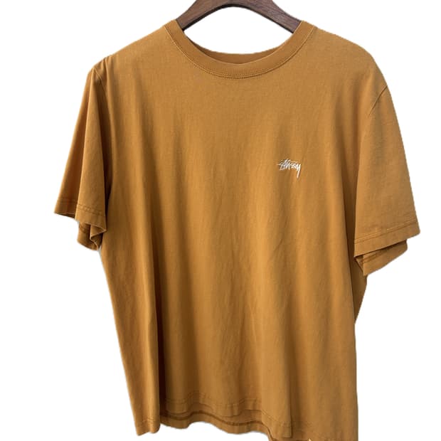 스투시 베이직 로고 티셔츠 (머스타드/탄)